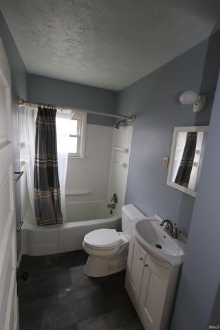 2213 Kendall Street, South Bend, IN 46613