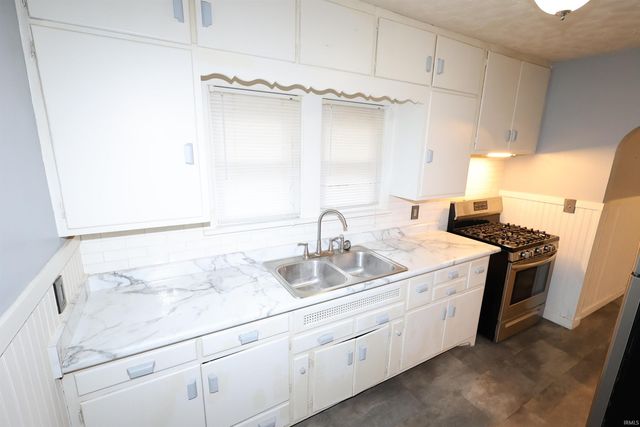 2213 Kendall Street, South Bend, IN 46613