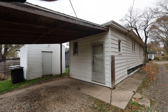 2213 Kendall Street, South Bend, IN 46613