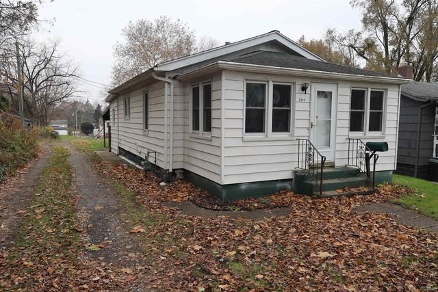 2213 Kendall Street, South Bend, IN 46613