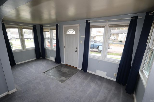 2213 Kendall Street, South Bend, IN 46613