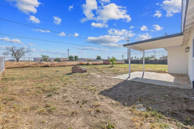 9561 Garden Drive, Hanford, CA 93230