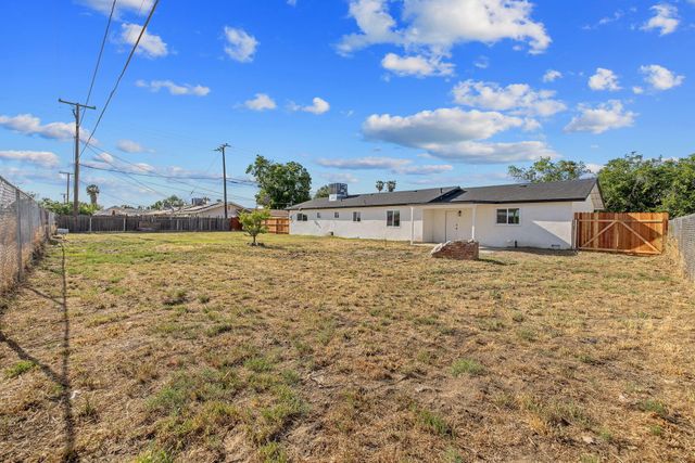 9561 Garden Drive, Hanford, CA 93230