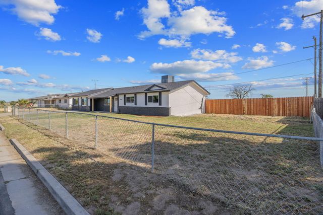 9561 Garden Drive, Hanford, CA 93230