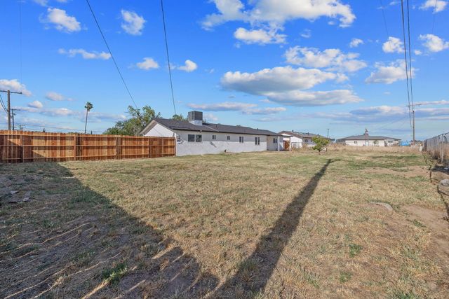 9561 Garden Drive, Hanford, CA 93230