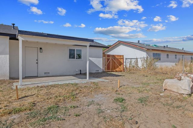 9561 Garden Drive, Hanford, CA 93230
