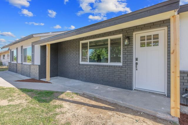 9561 Garden Drive, Hanford, CA 93230