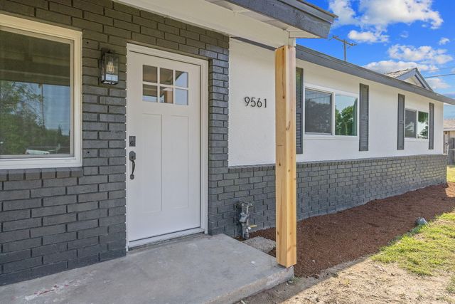 9561 Garden Drive, Hanford, CA 93230