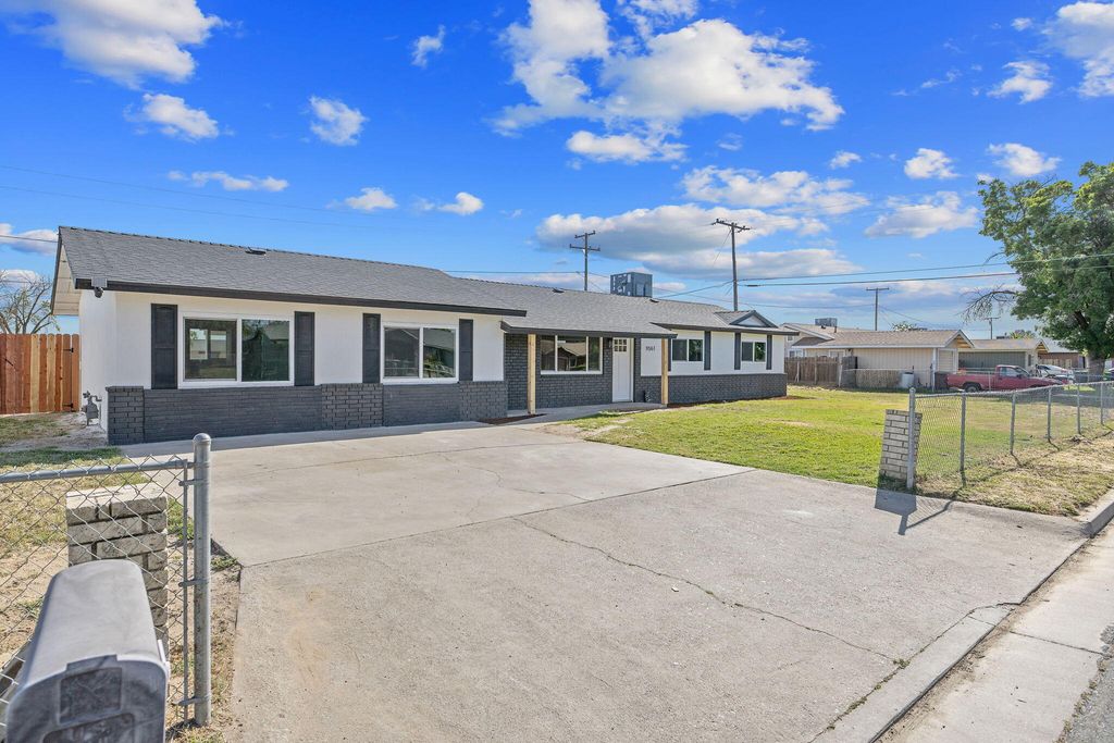 9561 Garden Drive, Hanford, CA 93230