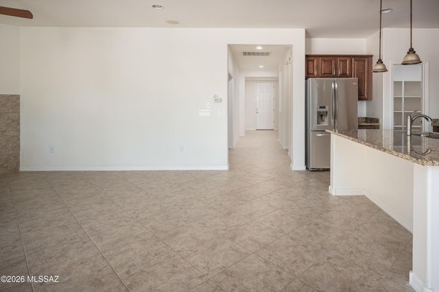 379 E Honey Bee Preserve Way, Oro Valley, AZ 85755