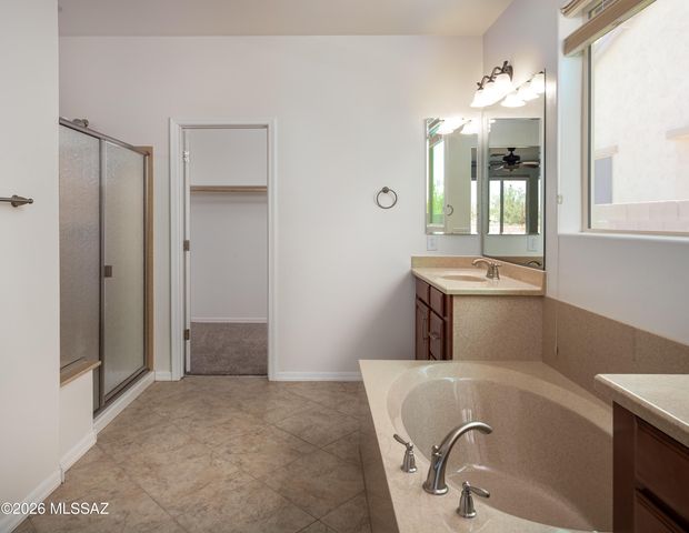 379 E Honey Bee Preserve Way, Oro Valley, AZ 85755