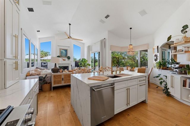 1102 MARINA DRIVE, Tarpon Springs, FL 34689