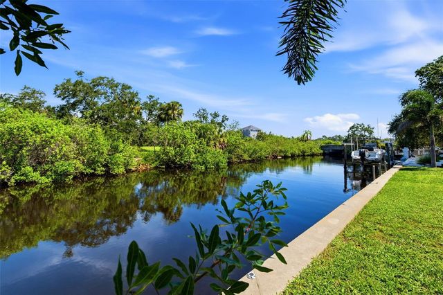 1102 MARINA DRIVE, Tarpon Springs, FL 34689