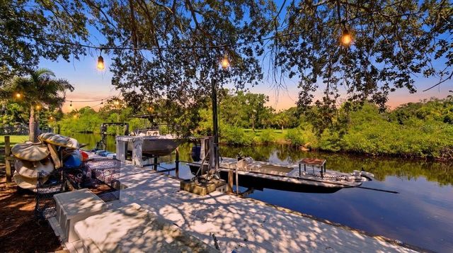 1102 MARINA DRIVE, Tarpon Springs, FL 34689
