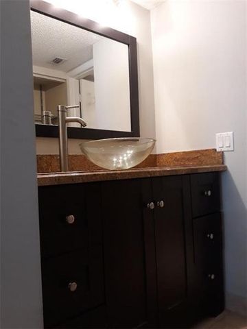 1100 NW 87th Avenue 204, Coral Springs, FL 33071