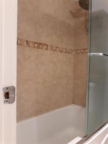 1100 NW 87th Avenue 204, Coral Springs, FL 33071
