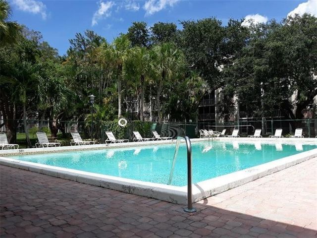 1100 NW 87th Avenue 204, Coral Springs, FL 33071