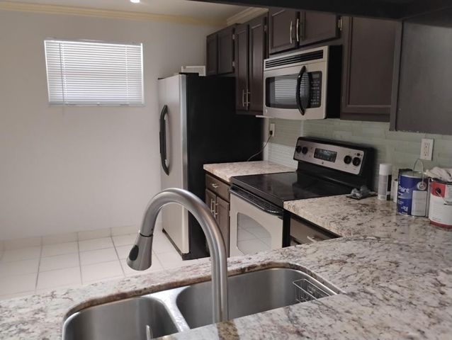 1100 NW 87th Avenue 204, Coral Springs, FL 33071