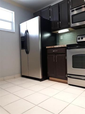 1100 NW 87th Avenue 204, Coral Springs, FL 33071