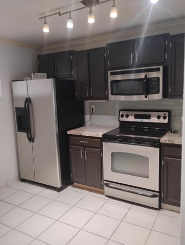1100 NW 87th Avenue 204, Coral Springs, FL 33071