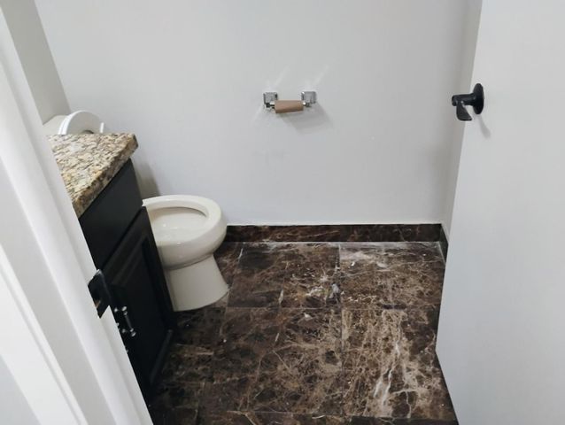 1100 NW 87th Avenue 204, Coral Springs, FL 33071