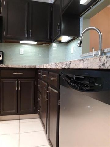 1100 NW 87th Avenue 204, Coral Springs, FL 33071