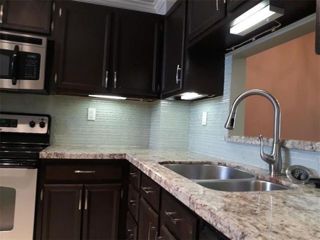1100 NW 87th Avenue 204, Coral Springs, FL 33071