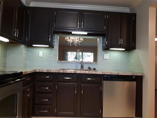 1100 NW 87th Avenue 204, Coral Springs, FL 33071