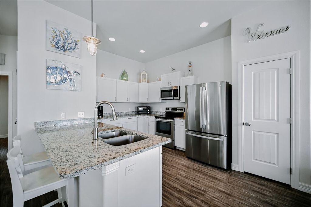 110 N Nautica, Rockport, TX 78382 — photo 2