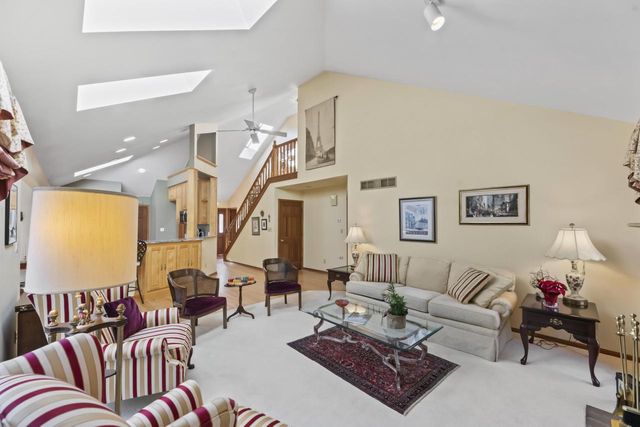 303 Pine TERRACE, Oconomowoc, WI 53066