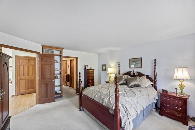 303 Pine TERRACE, Oconomowoc, WI 53066