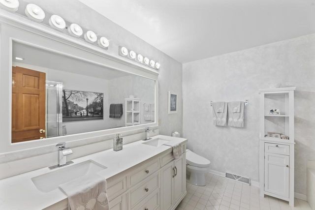 303 Pine TERRACE, Oconomowoc, WI 53066