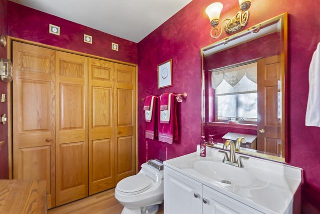 303 Pine TERRACE, Oconomowoc, WI 53066