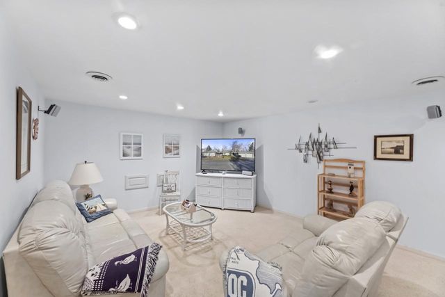 303 Pine TERRACE, Oconomowoc, WI 53066