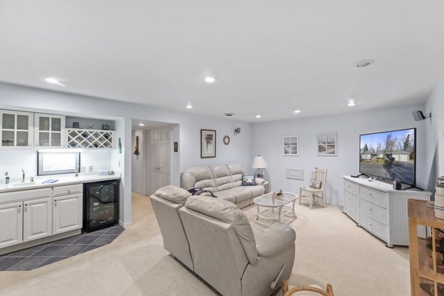 303 Pine TERRACE, Oconomowoc, WI 53066