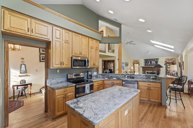 303 Pine TERRACE, Oconomowoc, WI 53066