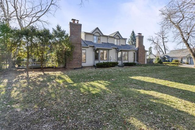 303 Pine TERRACE, Oconomowoc, WI 53066