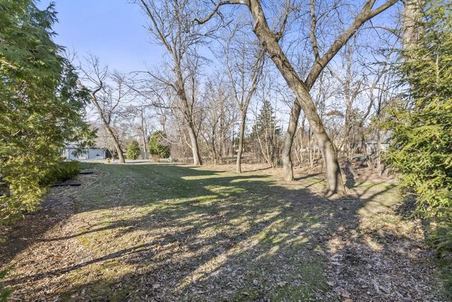 303 Pine TERRACE, Oconomowoc, WI 53066