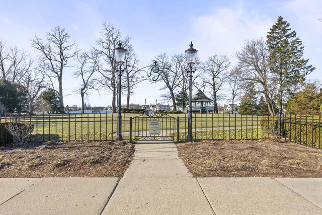 303 Pine TERRACE, Oconomowoc, WI 53066