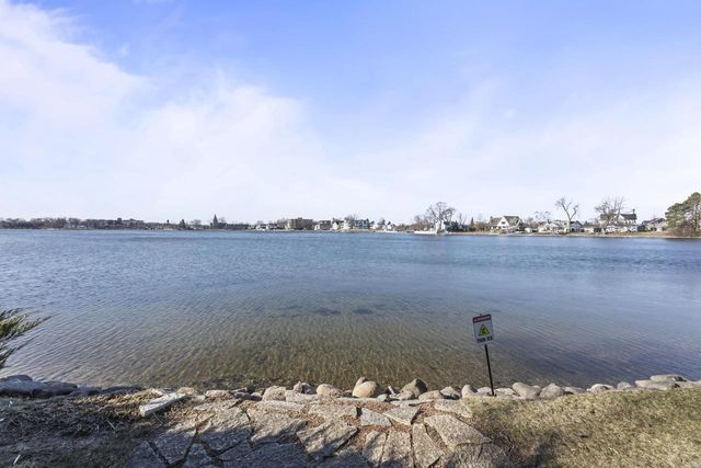 303 Pine TERRACE, Oconomowoc, WI 53066