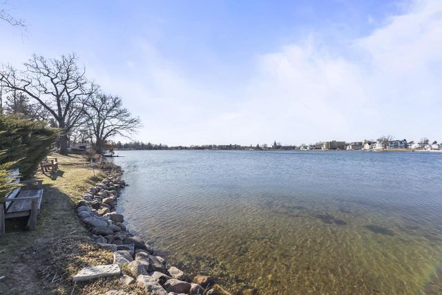 303 Pine TERRACE, Oconomowoc, WI 53066