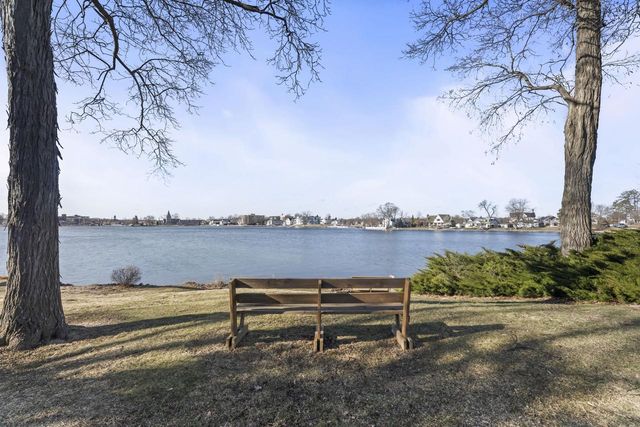 303 Pine TERRACE, Oconomowoc, WI 53066