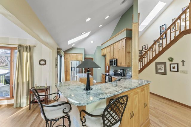 303 Pine TERRACE, Oconomowoc, WI 53066