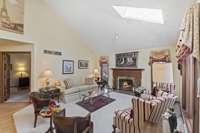 303 Pine TERRACE, Oconomowoc, WI 53066