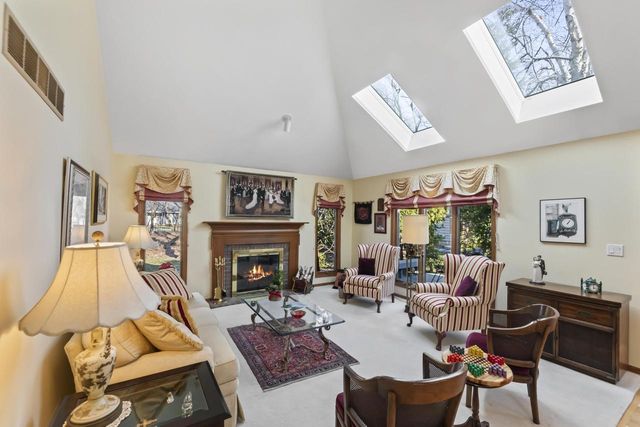 303 Pine TERRACE, Oconomowoc, WI 53066