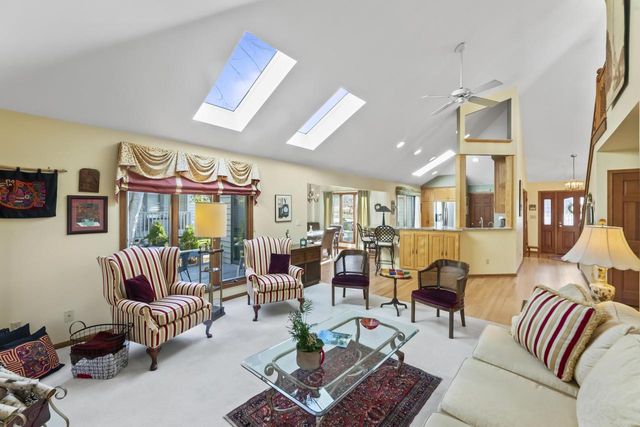 303 Pine TERRACE, Oconomowoc, WI 53066