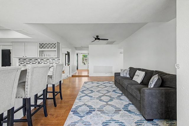 6315 E DELCOA Avenue, Scottsdale, AZ 85254