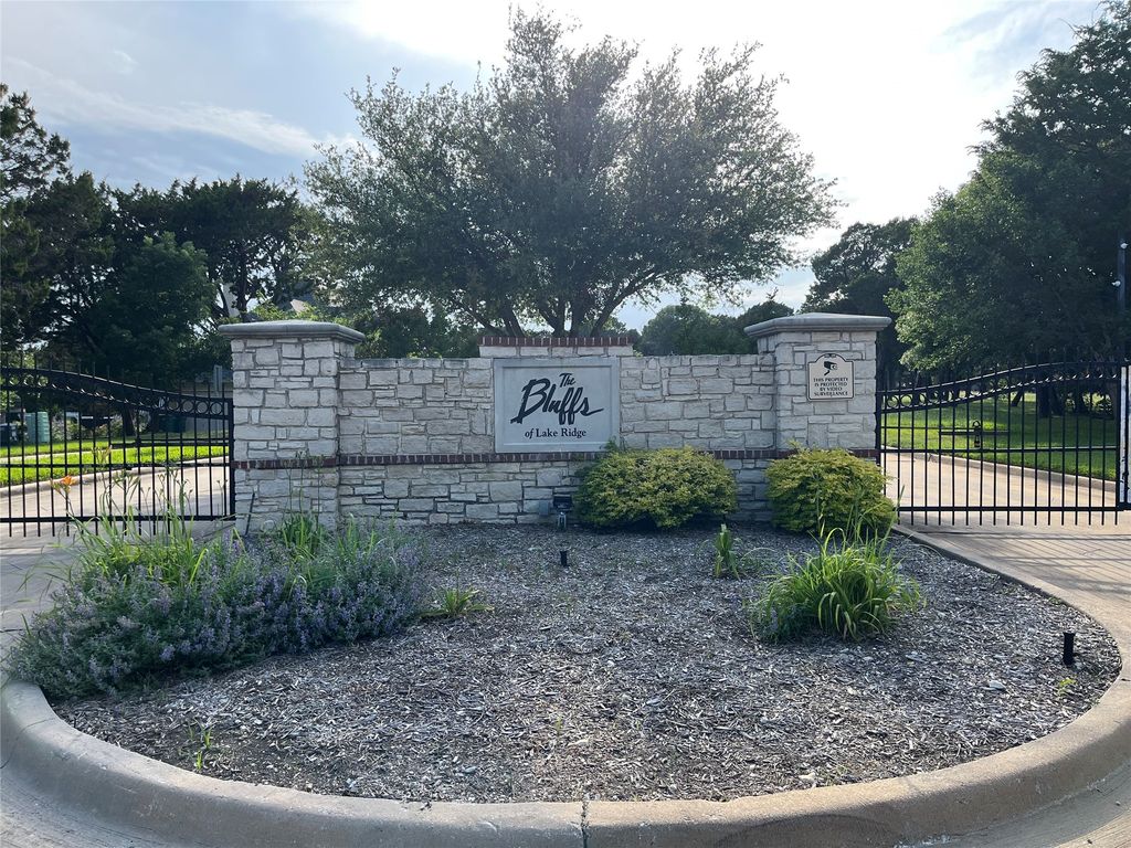 772 Bluff Ridge Drive, Cedar Hill, TX 75104
