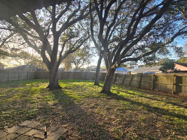 3825 Avenue R, Rosenberg, TX 77471