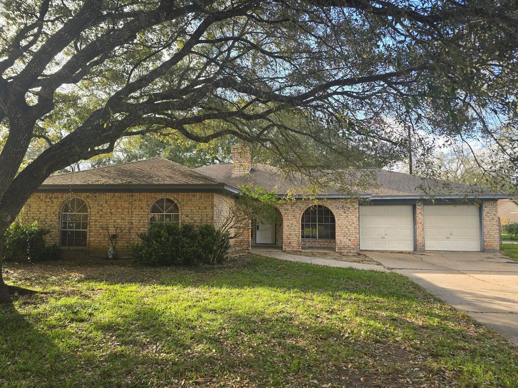 3825 Avenue R, Rosenberg, TX 77471